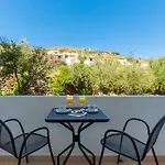 Skala Hotel מלון